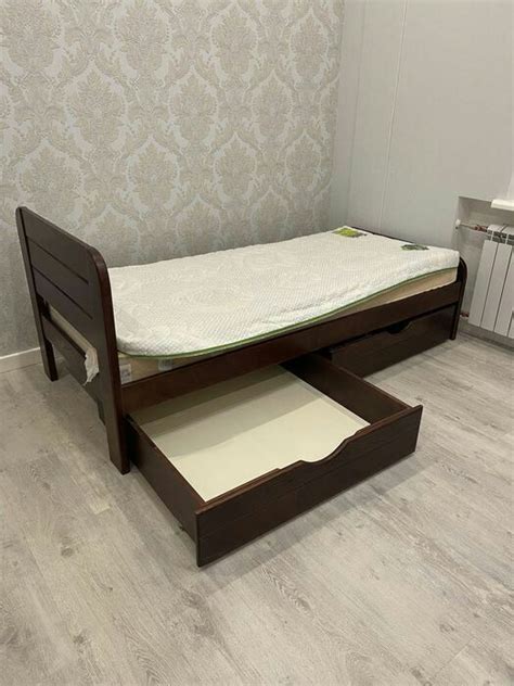 Продам деревянную кровать с матрасом - Выдвижные ящики на колесиках ...