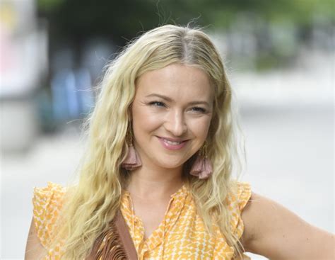 Barbara Kurdej Szatan W Rozpi Tej Koszuli I Sk Pym Bikini Aktorka Chwali Si Zdj Ciem Z