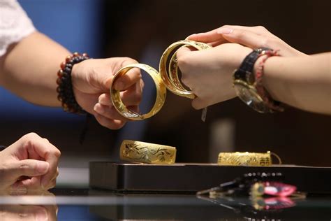 Hong Kong Shoppers Take A Break From Gold As Prices Reach Six Year Peak