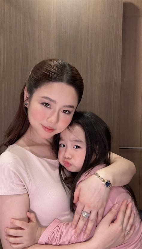 Bé Bún con gái hot mom Nam Thương Nhỏ xíu mà lắm chiêu vừa xinh vừa mặn mòi hết phần thiên hạ