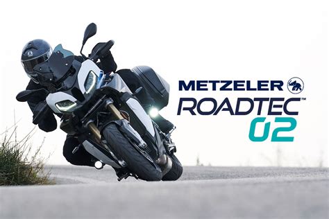 LE METZELER ROADTEC 02 2 PNEUS EN 1 GRÂCE A UNE BANDE DE ROULEMENT