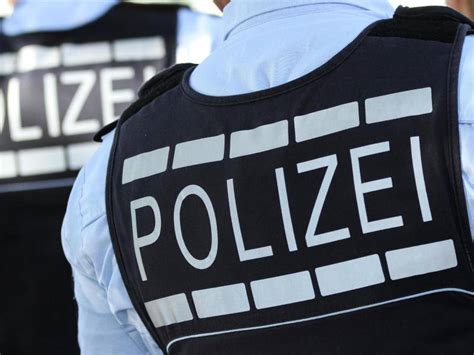 Düsseldorf Streit um Jacke Polizist soll Kollegen erpresst haben