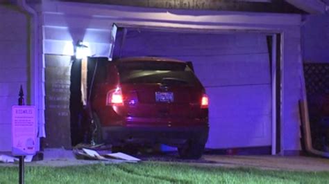 Milwaukee Police Chase Driver Crashes Into Garage Fox6 Milwaukee