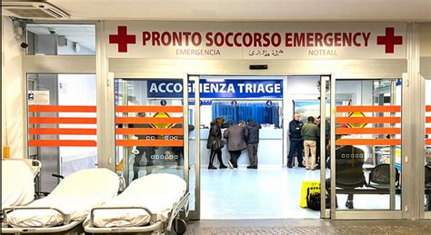 Napoli Fuma Nel Pronto Soccorso Dell Ospedale Cardarelli Poi Picchia