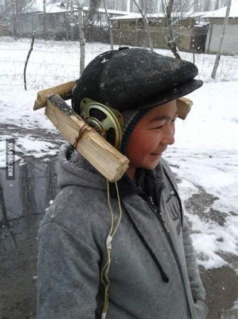 Создать мем "самодельные наушники, наушники деревенские, угарные ...