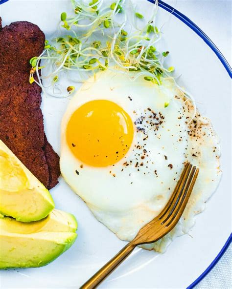 How To Fry An Egg 4 Ways A Couple Cooks