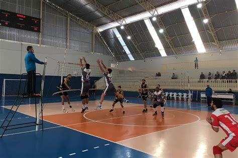 Mirim e adulto masculino de vôlei de Itupeva perdem na fase de playoffs