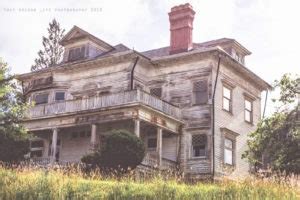 This Abandoned House on the Oregon Coast Has a Haunting History