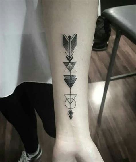 Pin De Rohit Tattooist En Drawing Stuff Tatuaje De Triangulo Tatuaje