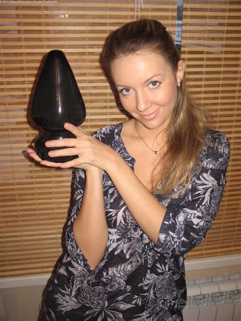 Cute Angel Anna Big Toy Porn Pic