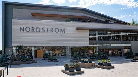 Nordstrom Expects Weak Annual Revenue, to Wind Down Canadian Business ...