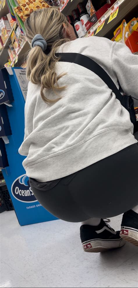 Sexy Blonde In Tight Leggings Spandex Leggings Yoga Pants Forum