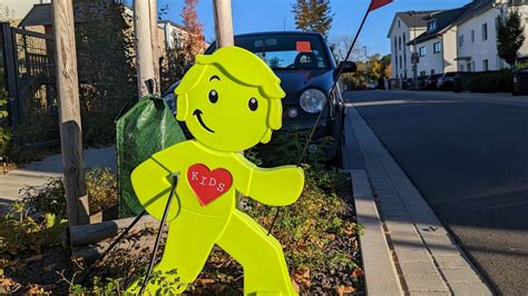 Langen Eltern Wollen Raser Mit Warnfiguren Bremsen Stadt Droht Mit