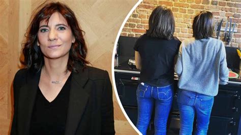 Estelle Denis Trompe Ses Abonn S Avec Ce Surprenant Clich O Elle Pose