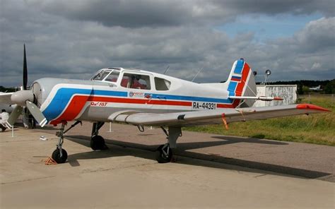 Легкий учебно-тренировочный и пассажирский самолет Як-18Т | FLY-ZONE