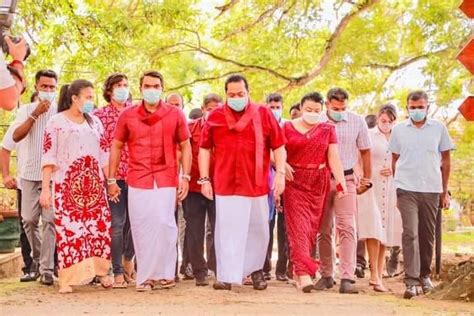 Prime Minister Mahinda Rajapaksa and family cast their vote - The ...