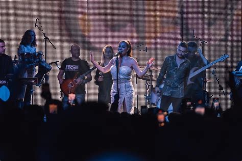 Ceca održala koncert u krcatoj dvorani Duboki šlic i uska haljina evo