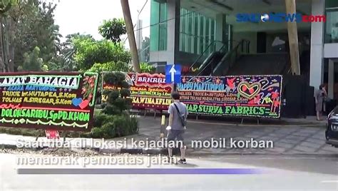 Mobil Terpental Usai Tabrak Pembatas Jalan Di Medan Video Dailymotion