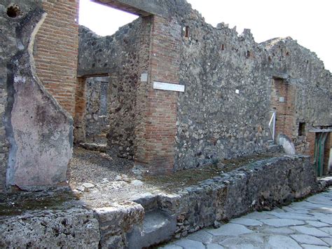 VII 15 14 And VII 15 15 Pompeii September 2005 Looking South West