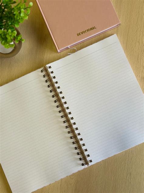 CADERNO LISTRAS NUDE CORAÇÕES