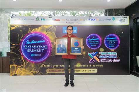 Terus Berinovasi Bank Dki Raih Penghargaan Top Bank Awards