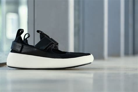 UNITED NUDE 2018 春夏首波新品 在黑灰白間翻玩雕塑質感 KEEDAN