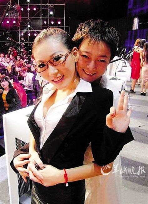 Bỏng mắt với ảnh khoe vòng 1 của hot girl gameshow