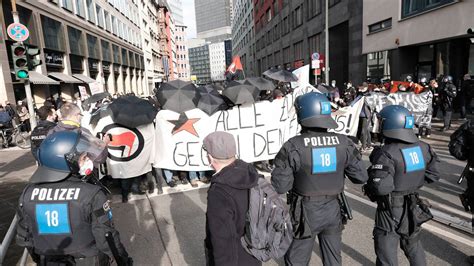 Querdenken Demo In Frankfurt Polizei Setzt Wasserwerfer Gegen