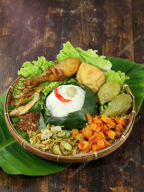 La Comida Tradicional Indonesia Llamada Nasi Besek Bambu Es Un