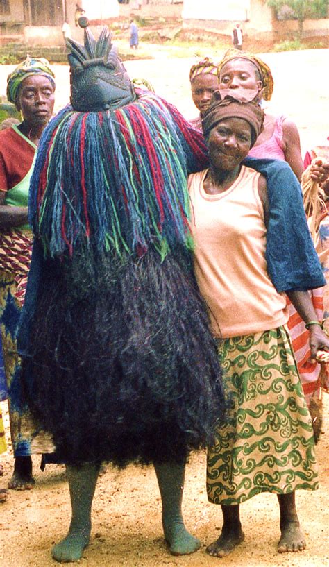 MENDE PEOPLE: SIERRA LEONE`S EDUCATED AND HIGHLY POLITICALLY-ORIENTED ...