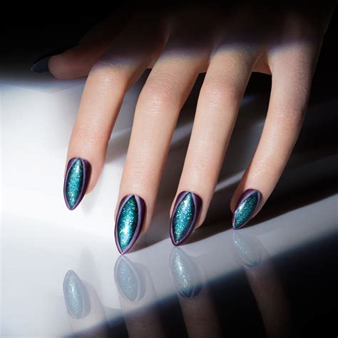 Cat Eye Nail Art