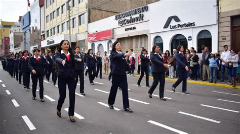 Ugel Tacna Participa De Ceremonia Y Desfile C Vico Patri Tico Por El