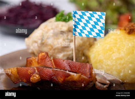 Bayerischer Schweinebraten Mit Gemischten Knodeln Hi Res Stock