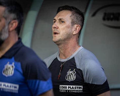 Paulo Turra pede desculpas à torcida do Santos após derrota e diz que