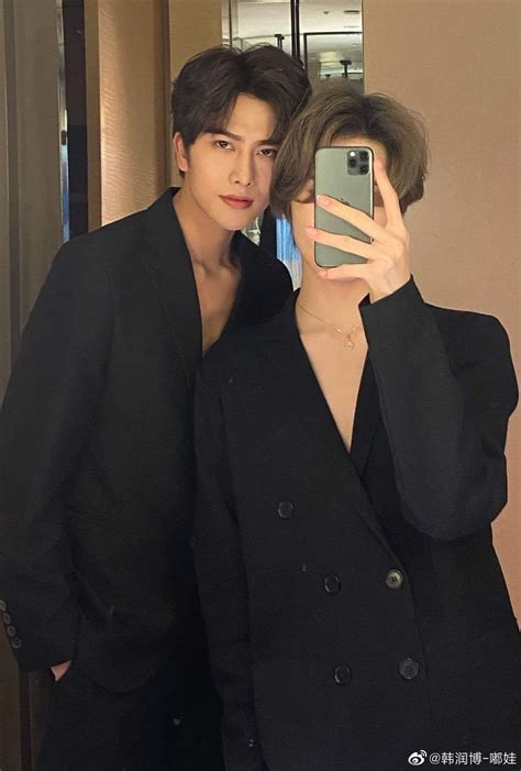 Pin by Nguyễn Jenny on Lâm Thần Đô Đô Cute gay couples Couple poses reference Cute gay