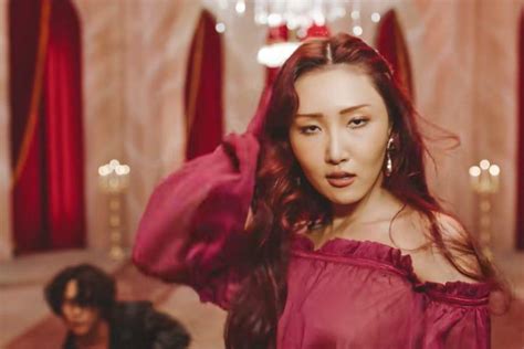 Maria Se Convierte En El Primer Video En Solitario De Hwasa De