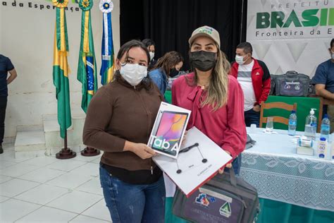 Fernanda Hassem Entrega Kits De Trabalho Para Agentes Comunit Rios De