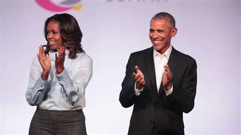 How Tall Is Michelle Obama Compared to Barack?