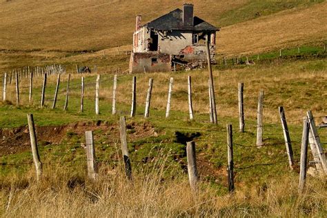 La Ferme Du Puy May En Ruines Jacquou Le Trottant Flickr