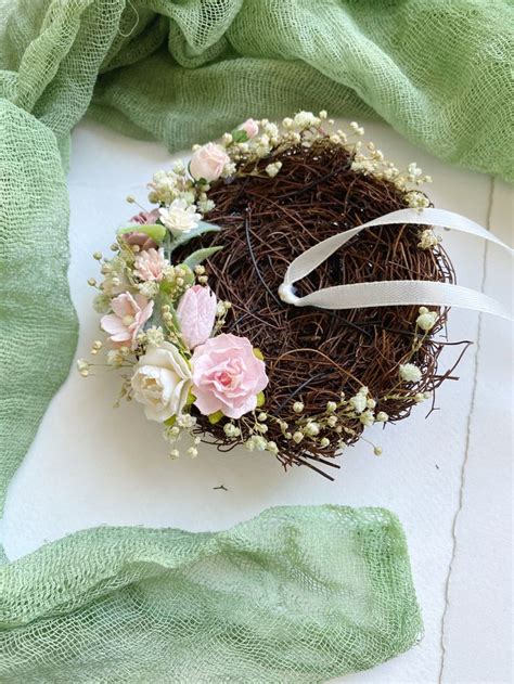 Гнездышко для колец. | Flower ring pillow, Wedding flower trends, Pink ...