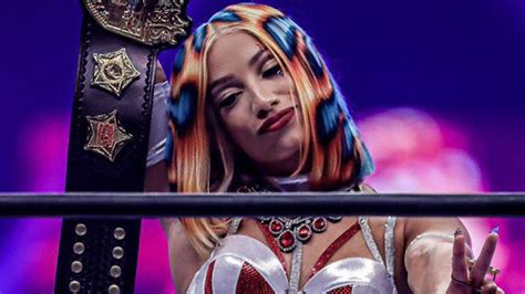 Sasha Banks à l AEW Catch Newz