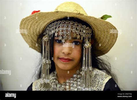 Traditional Yemeni Clothes Hi Res Stock Photography And Images Alamy