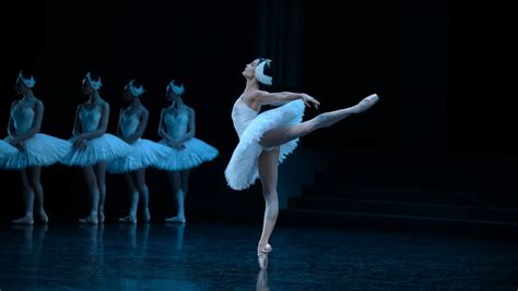 Le Lac des Cygnes à Paris 2024 Un Spectacle Ballet Incontournable au