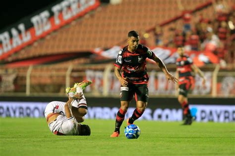 Remo Se Aproximada De Acordo O Atacante Paraense H Lio Borges