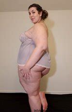 Nothing Makes This Fat Babe Happier Than Showing Her Sexy Curves Photos