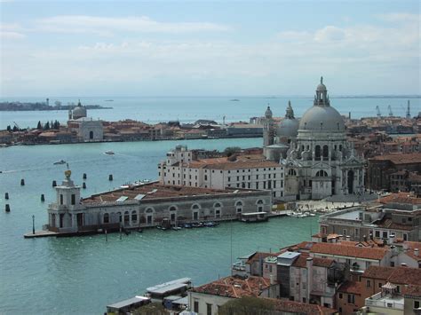 File:Venezia-punta della dogana.jpg - Wikipedia