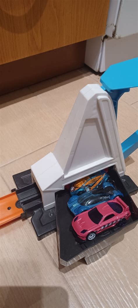 Hot Wheels Tor Wyrzutnia Z Zakr Tami Warszawa Bemowo Olx Pl
