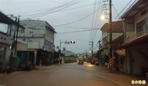 高雄山區大雷雨 六龜區達淹水一級警戒 生活 自由時報電子報