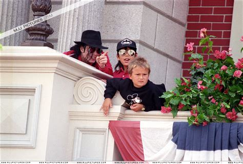 Michael In Disneyland Michael Jackson Photo 7524247 Fanpop