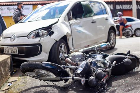 Colis O Entre Carro E Moto Deixa Casal Ferido No Bairro Promorar Gp